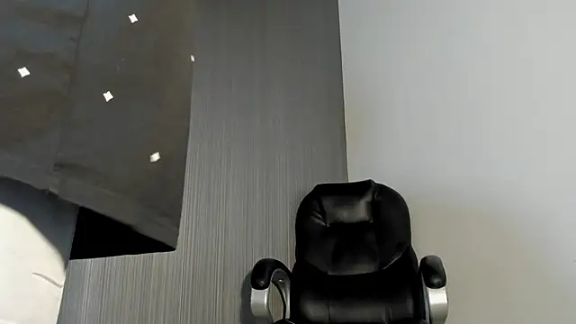 Snapshot of Daddy_Darcks chatting on October 23, 2025, 8:29 pm Daddy Darcks online show from October 23, 2025, 8:29 pm