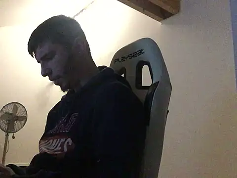 coupleamateurfun23 online show from December 5, 2025, 5:09 pm