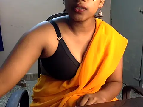 Snapshot of Hot-Honey20 chatting on October 14, 2025, 1:23 pm Hot-Honey20 online show from October 14, 2025, 1:23 pm