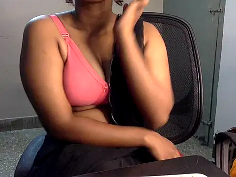 Snapshot of Hot-Honey20 chatting on October 17, 2025, 12:08 pm Hot-Honey20 online show from October 17, 2025, 12:08 pm