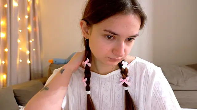 Lelia Vibe online show from November 11, 2025, 3:17 am