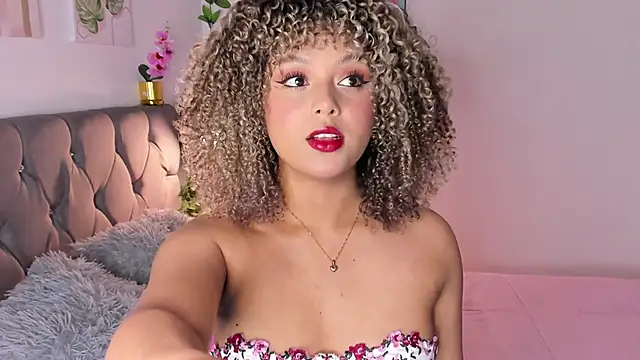 Snapshot of isajonnes18 chatting on October 25, 2025, 11:54 pm isajonnes18 online show from October 25, 2025, 11:54 pm