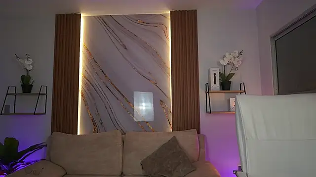 MilaCrave online show from December 16, 2025, 11:37 am