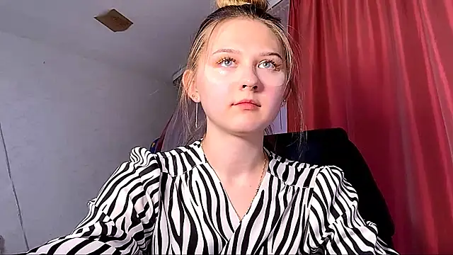 Snapshot of Smoke_mama chatting on September 12, 2025, 2:28 pm Smoke mama online show from September 12, 2025, 2:28 pm