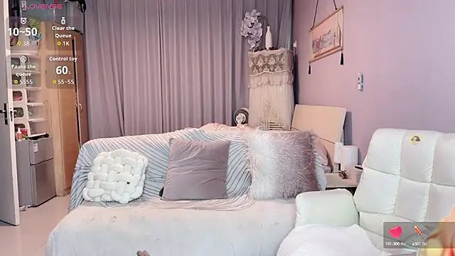 Y2Luvk online show from October 13, 2025, 11:27 pm