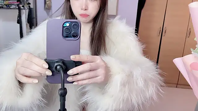 Y2Luvk online show from November 9, 2025, 11:03 pm