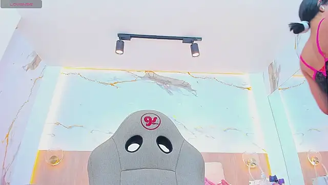 valirya devote online show from December 18, 2025, 3:45 am