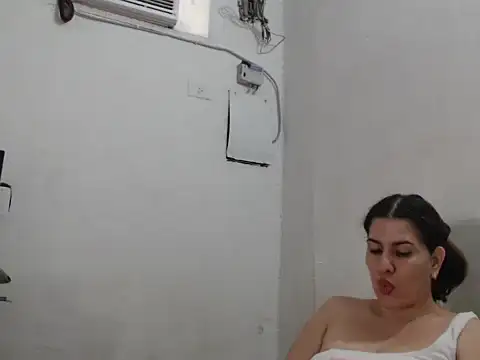 Bratzhot09 online show from November 30, 2025, 3:38 pm