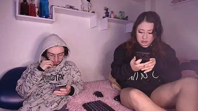 annyharriis online show from December 15, 2025, 7:29 pm