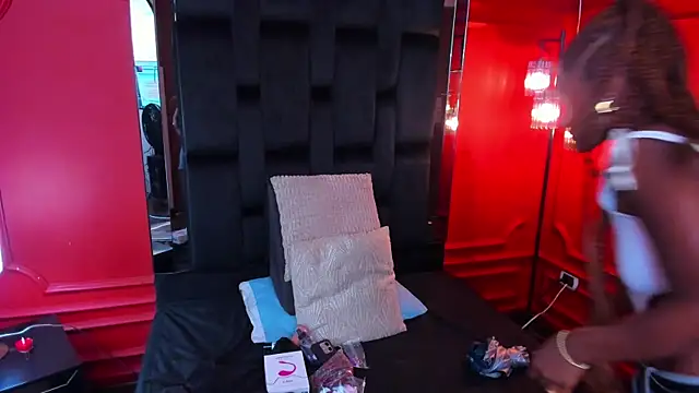 halleylorens online show from October 6, 2025, 7:11 pm