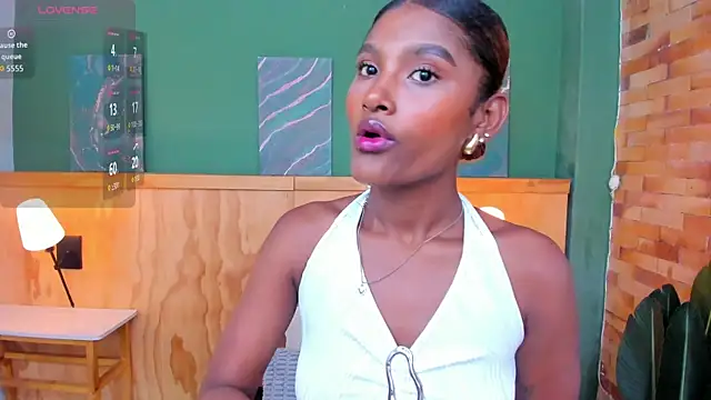 Snapshot of halleylorens chatting on February 19, 2026, 7:10 pm halleylorens online show from February 19, 2026, 7:10 pm