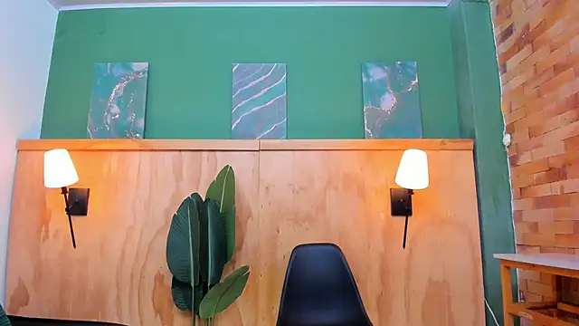 Snapshot of halleylorens chatting on February 23, 2026, 5:32 pm halleylorens online show from February 23, 2026, 5:32 pm