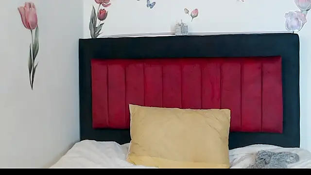 angelyxs online show from December 3, 2025, 8:29 pm