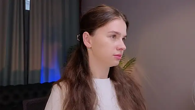 Olivia Farrell online show from September 26, 2025, 12:31 pm