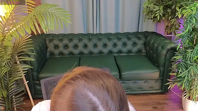 Olivia Farrell online show from November 21, 2025, 12:48 pm