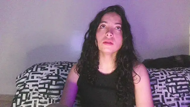 Snapshot of aliceclair_ chatting on October 28, 2025, 6:06 am aliceclair online show from October 28, 2025, 6:06 am