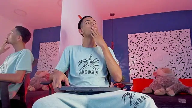 Adonis WB online show from September 10, 2025, 9:15 pm