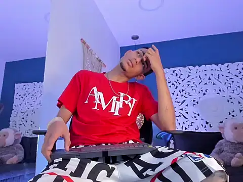 Adonis WB online show from September 30, 2025, 8:36 pm