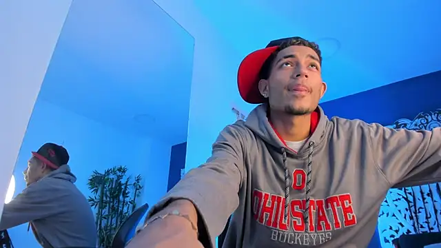 Adonis WB online show from November 3, 2025, 10:10 pm