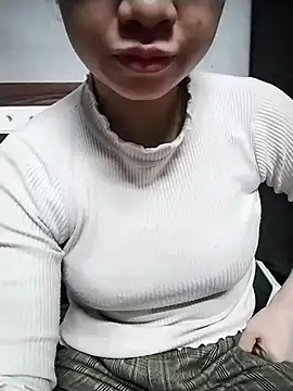 Snapshot of Mie_rose chatting on December 14, 2025, 7:47 am Mie rose online show from December 14, 2025, 7:47 am