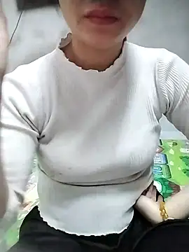 Snapshot of Mie_rose chatting on February 6, 2026, 12:37 am Mie rose online show from February 6, 2026, 12:37 am