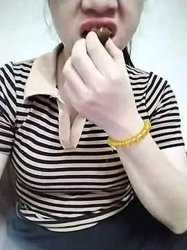 Snapshot of Mie_rose chatting on February 17, 2026, 6:32 am Mie rose online show from February 17, 2026, 6:32 am