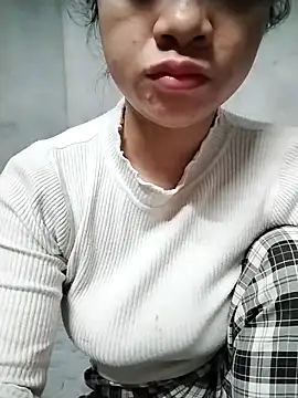 Snapshot of Mie_rose chatting on February 18, 2026, 8:32 am Mie rose online show from February 18, 2026, 8:32 am