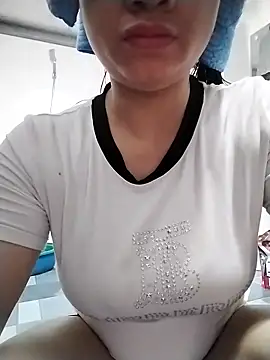 Snapshot of Mie_rose chatting on March 8, 2026, 2:04 am Mie rose online show from March 8, 2026, 2:04 am