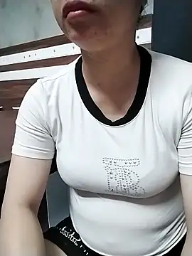 Snapshot of Mie_rose chatting on April 11, 2026, 12:59 am Mie rose online show from April 11, 2026, 12:59 am