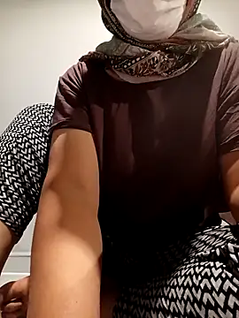 Snapshot of ezgi2545 chatting on September 27, 2025, 2:27 am ezgi2545 online show from September 27, 2025, 2:27 am