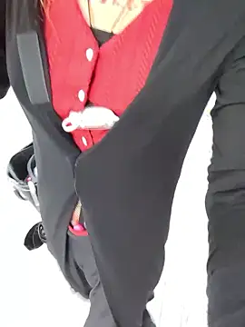 pink-mai online show from November 21, 2025, 11:47 pm