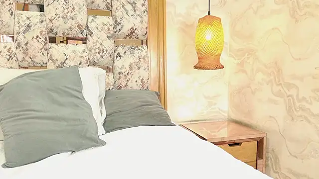 julyana mendez online show from October 16, 2025, 7:37 pm