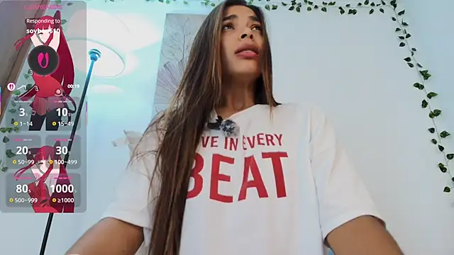 Nicolle swt online show from September 20, 2025, 1:34 pm