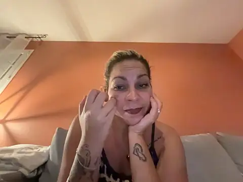 Snapshot of minettedusud chatting on September 18, 2025, 8:33 pm minettedusud online show from September 18, 2025, 8:33 pm