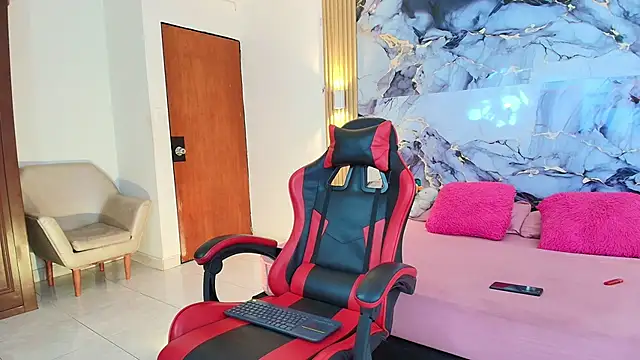 tammy 02  online show from February 13, 2026, 2:13 pm