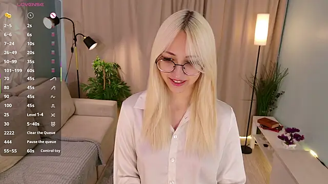 Snapshot of Marry_sharp chatting on October 15, 2025, 9:04 pm Marry sharp online show from October 15, 2025, 9:04 pm