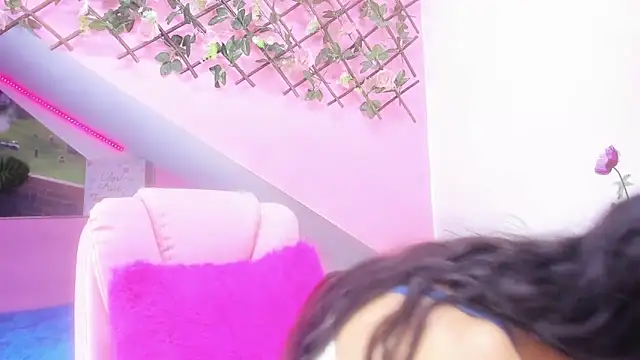 Snapshot of mikaela303av chatting on October 30, 2025, 4:25 am mikaela303av online show from October 30, 2025, 4:25 am