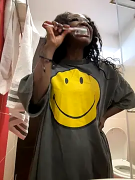 Snapshot of EmilyKisx chatting on September 23, 2025, 1:36 pm EmilyKisx online show from September 23, 2025, 1:36 pm