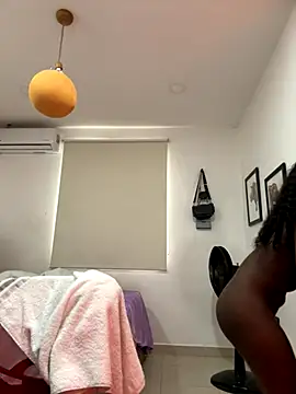 Snapshot of EmilyKisx chatting on September 29, 2025, 2:00 pm EmilyKisx online show from September 29, 2025, 2:00 pm