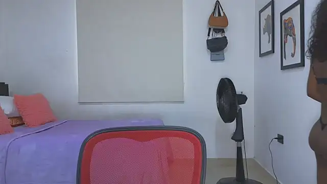 Snapshot of EmilyKisx chatting on September 30, 2025, 2:55 pm EmilyKisx online show from September 30, 2025, 2:55 pm