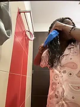 Snapshot of EmilyKisx chatting on October 8, 2025, 1:31 pm EmilyKisx online show from October 8, 2025, 1:31 pm