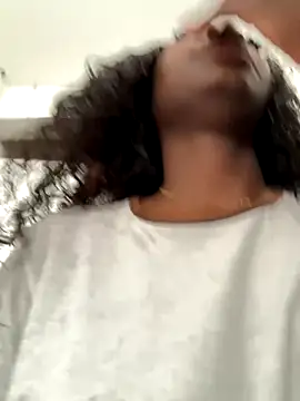 Snapshot of EmilyKisx chatting on October 23, 2025, 12:26 pm EmilyKisx online show from October 23, 2025, 12:26 pm