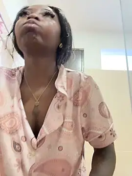 Snapshot of EmilyKisx chatting on October 30, 2025, 2:07 pm EmilyKisx online show from October 30, 2025, 2:07 pm