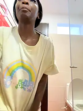 Snapshot of EmilyKisx chatting on November 6, 2025, 2:18 pm EmilyKisx online show from November 6, 2025, 2:18 pm