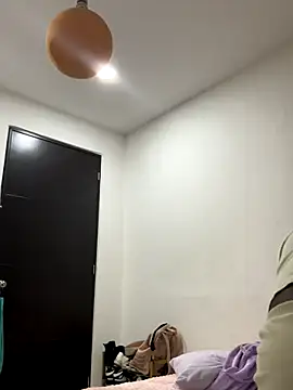 Snapshot of EmilyKisx chatting on November 7, 2025, 1:44 pm EmilyKisx online show from November 7, 2025, 1:44 pm