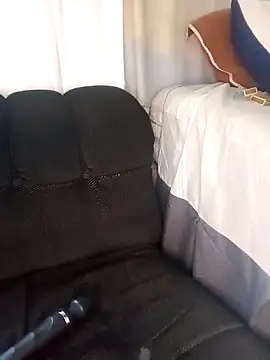 Snapshot of AngelaZamera chatting on October 10, 2025, 10:36 am AngelaZamera online show from October 10, 2025, 10:36 am