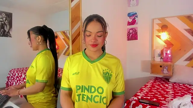 SoleneFontaine online show from November 14, 2025, 11:42 am