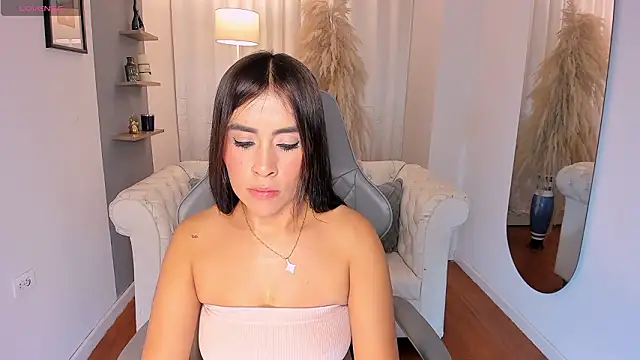 Snapshot of Natalia_Leon8 chatting on March 5, 2026, 3:46 am Natalia Leon8 online show from March 5, 2026, 3:46 am