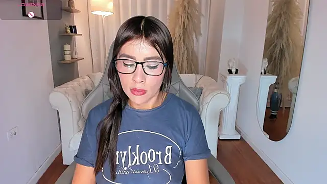 Snapshot of Natalia_Leon8 chatting on April 9, 2026, 4:01 am Natalia Leon8 online show from April 9, 2026, 4:01 am