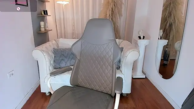 Snapshot of Natalia_Leon8 chatting on April 9, 2026, 6:19 am Natalia Leon8 online show from April 9, 2026, 6:19 am